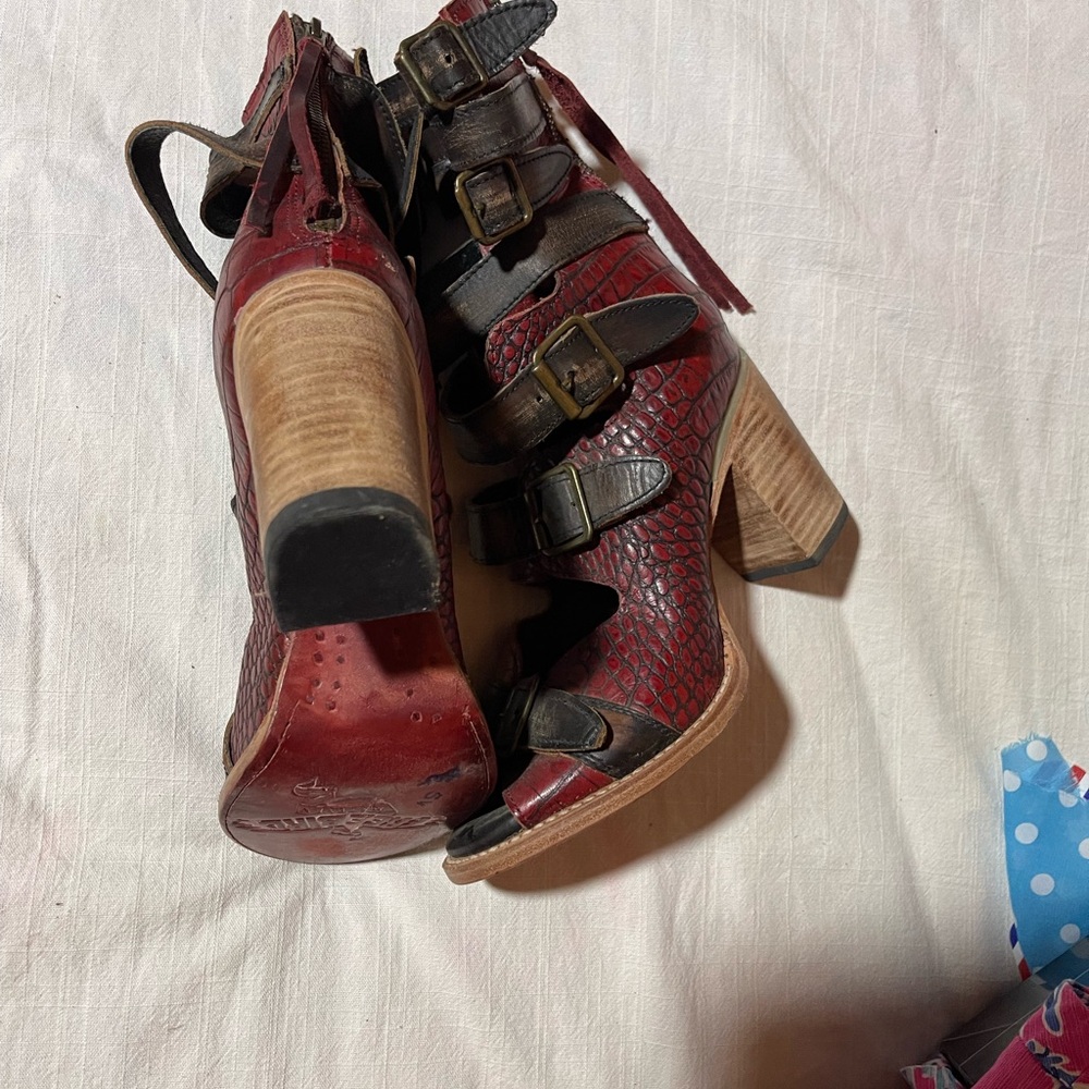 FREEBIRD by Steven Bond Red Crocodile Sandal Bootie - Size 8 - Limited Edition - Picture 6 of 13